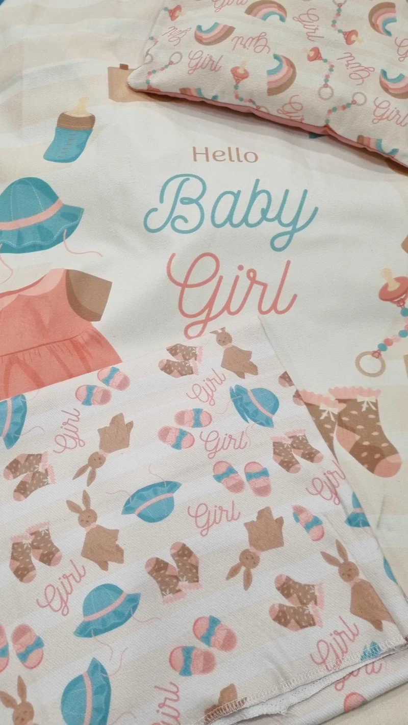 ست زیرانداز تعویض کودک یک سمت مخمل یه سمت ضدآب طرح baby girl همراه پارچه خشک کن ست